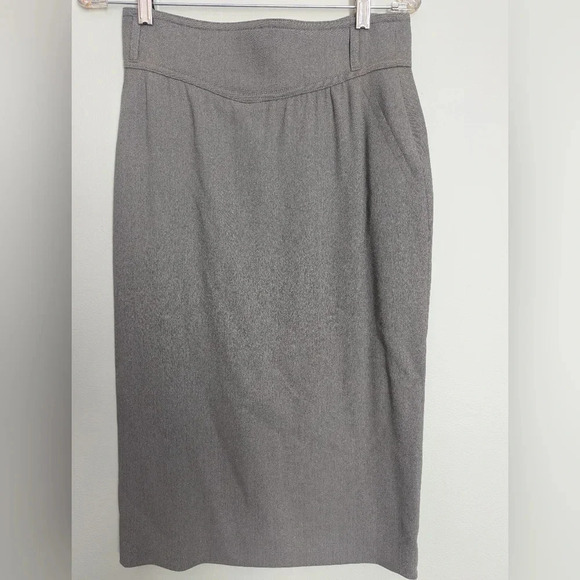 Escada SIngle Button Gray Skirt Suit, Blazer EU 36, Skirt EU 38, US 6 - Picture 9 of 11